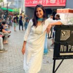 Aahana Kumra Instagram - Sir sir Sarla is a play that we all have been performing for the last 10 years and it still feels as though we just did our first shows yesterday! Celebrating the @anshtheatregroup festival was nothing less than a mahotsav for the last one week at @prithvitheatre !! Thank you @makaranddeshpandeofficial for making us all such an important part of #anshbharatyagya2023🎭 ! Every person who has been a part of this festival has worked so hard!! We are in gratitude to all the volunteers! 🫶💕 A play must go on!! Naatak chalta rehna chahiye! Mak sir always says! And Sir Sir Sarla will go on and on! Because our audiences love us! Love you guys!! Gratitude always!! May our hearts and house always be full🫶🎭🙏❤️ Theatrewalas zindabad!! 🎭💕🌸🙏 @rajiv2424 @ninad.limaye @bharat_more30 @shruti_rs @vikramsinghsodha_act @sanjaydadhich @preetiverma94 @lalitsathe @jungaliii_0310 @aakankshagade @ajaykamble09 #mondaymotivation #sirsirsarla . . . #monday #mondaymood #mondayblues #mondaymorning #prithvitheatre #theatrewalas #theatrelife #theatrekid #aahanakumra #makaranddeshpande Prithvi Theatre