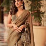 Aahana Kumra Instagram - O-Live it!! 🪲💚🌿🌳🍃 Saree by my loveliest @eeshakunalcouture 🪲💚 Make up : @meerabhandarimakeovers Hair by : @amuthevar Photos : @amitkhannaphotography 🫶🍃💕 . . . . #sareelover #sareenotsorry #sareelove #saree #aahanakumra #tuesday #tuesdaymotivation #photoshoot #photo #portraitphotography #portrait India