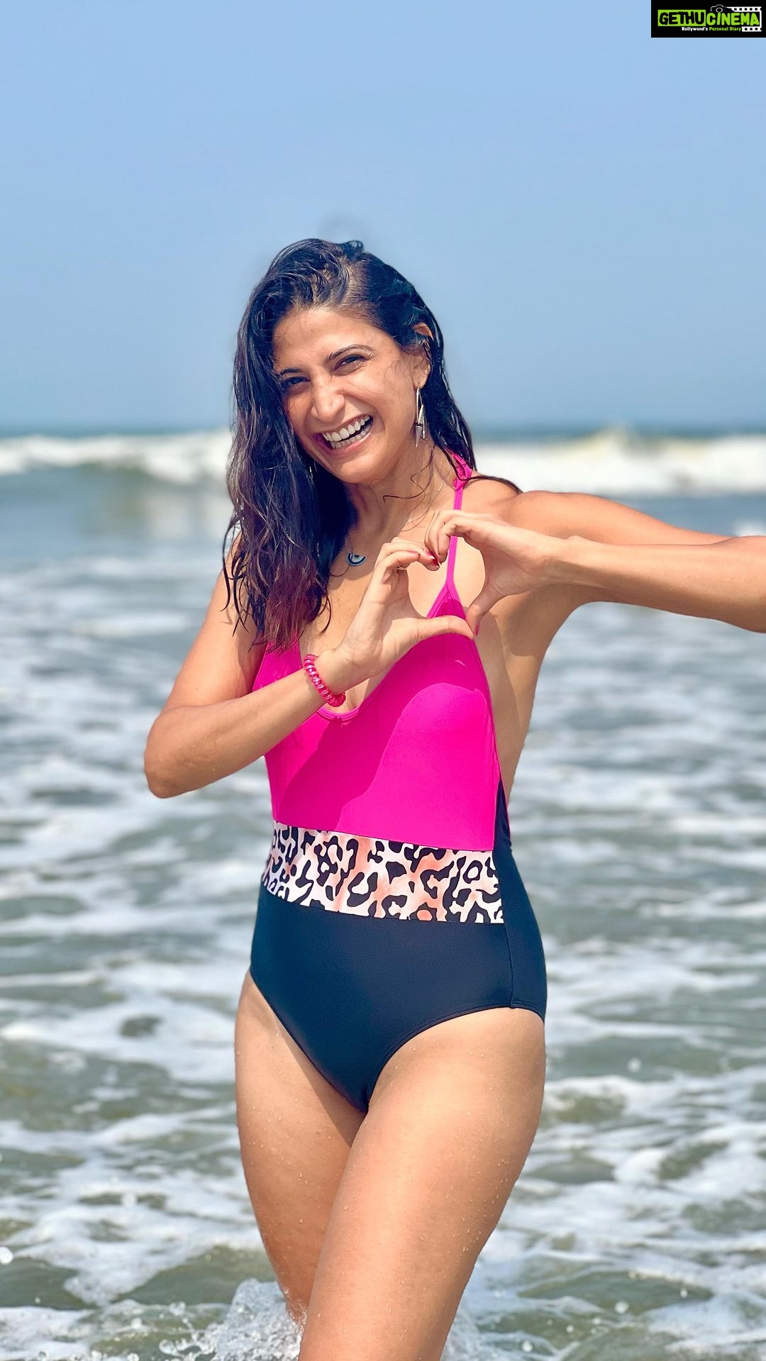 Aahana Kumra Instagram - My super power : Just keep swimming! 👙🏊♀️🌞🌸🐠🐳🤽♀️🦩🦦🦭🦀🍉 #flashbackfriday . . . . #poolbaby #poolparty #poolvibes #pooltime #swim #swimmingpool #swimming #swimwear #bikini #trendingreels #reelsinstagram #reelsvideo #reelitfeelit