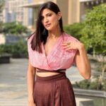 Aahana Kumra Instagram – 🌸🤎🌸🤎
Winter sunsets 🌅
#mondaymotivation 
.
.
.
.
#monday #mondaymood #mondayblues #aahanakumra Mumbai – मुंबई