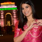 Aahana Kumra Instagram - Happy 74th Republic Day!! 🇮🇳💕🫶🙏 सारे जहां से अच्छा हिंदुस्तान हमारा।💕💕 जय हिंद॥🇮🇳🇮🇳 #happyrepublicday . . . . #india #indian #happyrepublicday #happyrepublicdayindia #jaihind #vandemataram #incredibleindia #indiagate #delhi #aahanakumra India Gate