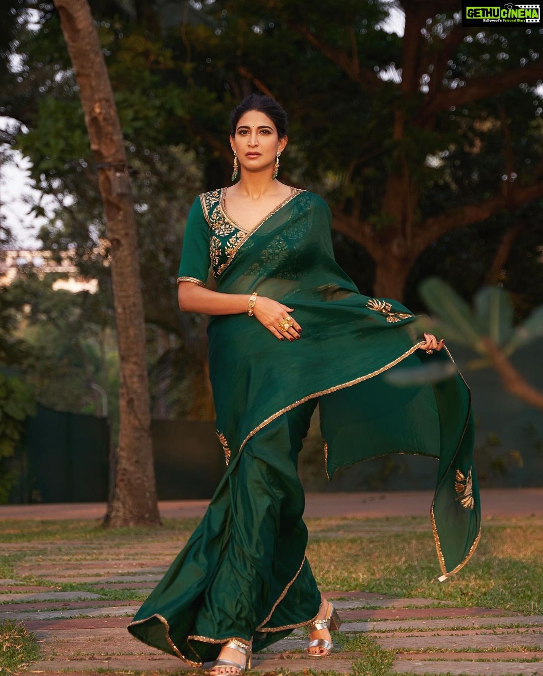 Aahana Kumra Instagram - POO(L) bani Parvathi 💚🐸🐢🦖🪲 🌞🌞🌞🌞🌞🌞 #saturdate . . . . #saturday #indian #sareenotsorry #sareelover #indiansaree #aahanakumra Goa