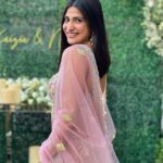 Aahana Kumra Instagram - It’s shaadi season 🌸😘🫶💕🌞🎀🌻🦩♾️🌼 Lehenga : @kaaishabyshalini Earrings : @kushalsfashionjewellery Styling by : @juhi.ali Make up by : me 🌸😘 . . . . #weddingseason #wedding #indianwedding #weddingdecor #lehenga #weddingfestivities #aahanakumra #wednesday #pinkwednesday Mumbai - मुंबई