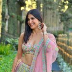 Aahana Kumra Instagram - It’s shaadi season 🌸😘🫶💕🌞🎀🌻🦩♾️🌼 Lehenga : @kaaishabyshalini Earrings : @kushalsfashionjewellery Styling by : @juhi.ali Make up by : me 🌸😘 . . . . #weddingseason #wedding #indianwedding #weddingdecor #lehenga #weddingfestivities #aahanakumra #wednesday #pinkwednesday Mumbai - मुंबई