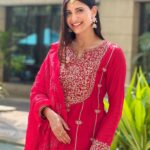 Aahana Kumra Instagram - Wedding season lewks part deux 🌸💕🫶 (Iykyk) 🤣😜😋 #shaadiseason #weddingseason . . . . #sunday #indianoutfit #sundayvibes #sundayfunday #sundaybumday #wedding #aahanakumra Mumbai - मुंबई