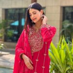 Aahana Kumra Instagram - Wedding season lewks part deux 🌸💕🫶 (Iykyk) 🤣😜😋 #shaadiseason #weddingseason . . . . #sunday #indianoutfit #sundayvibes #sundayfunday #sundaybumday #wedding #aahanakumra Mumbai - मुंबई