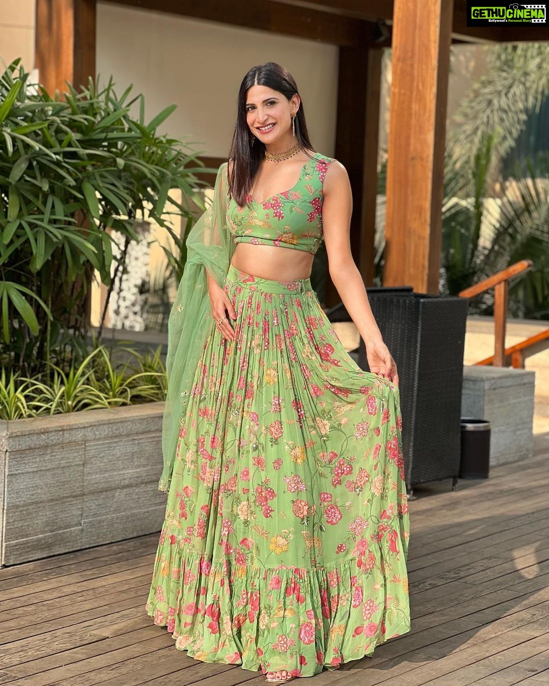 Aahana Kumra Instagram - Shaadi season lewks ft mehenga lehenga 🦚💚💕🌸🫶 #waybackwednesday . . . . #wednesday #weddingphotography #shaadiseason #weddingseason #indianoutfit #aahanakumra #sunshinegirl #sunlight Mumbai - मुंबई