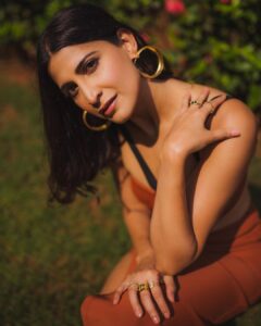 Aahana Kumra Instagram - In the end it’s not the years in your life but the life in your years that matter! 🤎🤎🤎 Styling : @juhi.ali Make up : @glambysalman Hair : @abidansanri Managed by : @suchijaggi @itsbhavyapatel_ . . . . #indialockdown #promotions #throwback #waybackwednesday #brown #aahanakumra #pressconference Mumbai, Maharashtra