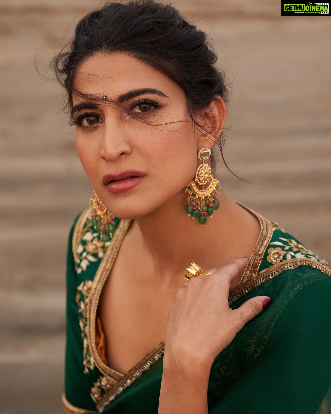 Aahana Kumra Instagram - New Yearβs resolution : read more πββοΈπ¦ππ©βπ«ππͺ² Styling : @juhi.ali Make up and hair : @shrushti_birje Managed by : @suchijaggi . . . . #indianoutfit #sareenotsorry #sareelover #indian #aahanakumra #tuesday #tuesdaymotivation Goa