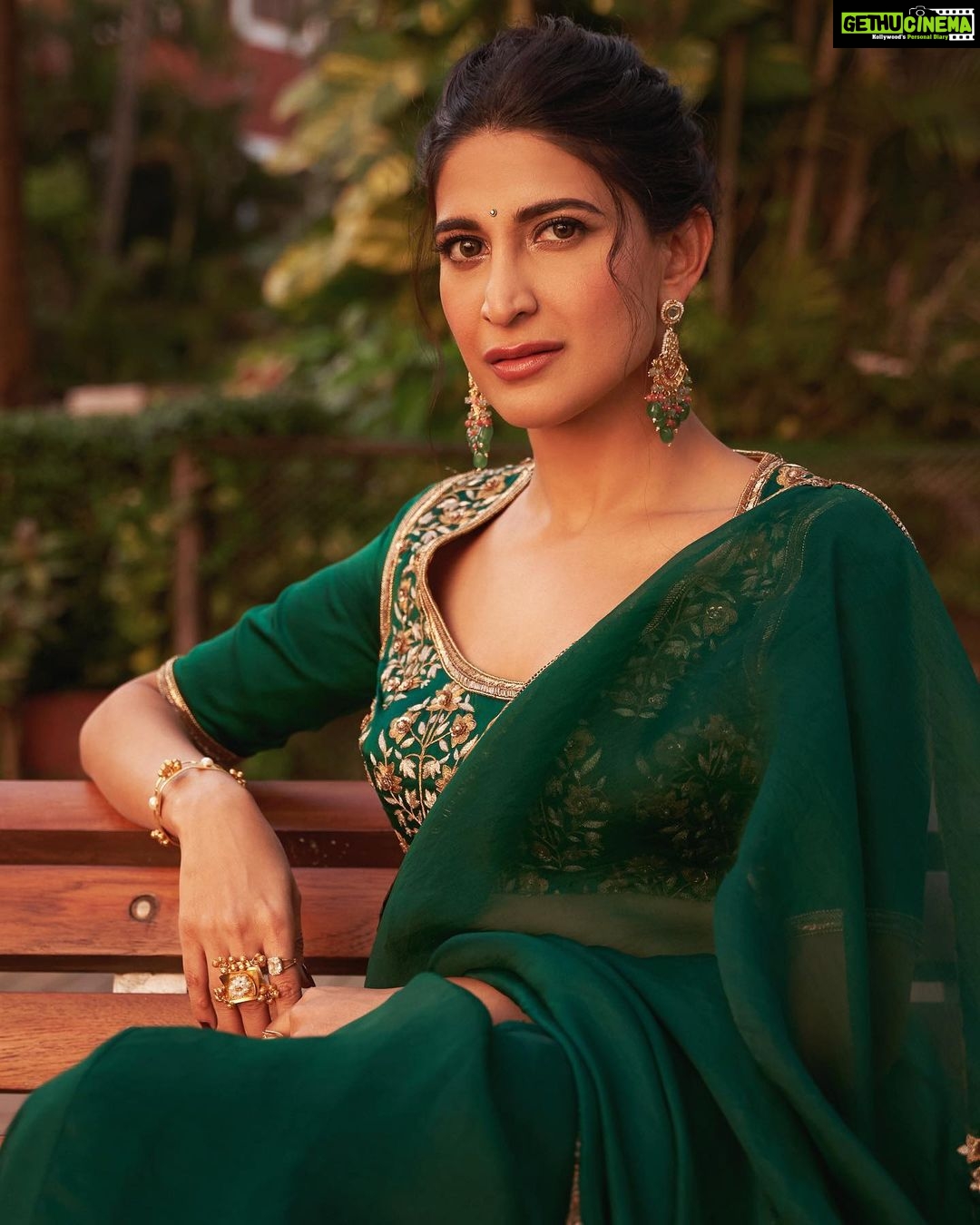 Aahana Kumra Instagram - New Yearβs resolution : read more πββοΈπ¦ππ©βπ«ππͺ² Styling : @juhi.ali Make up and hair : @shrushti_birje Managed by : @suchijaggi . . . . #indianoutfit #sareenotsorry #sareelover #indian #aahanakumra #tuesday #tuesdaymotivation Goa