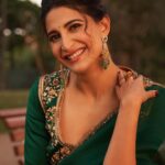 Aahana Kumra Instagram - New Year’s resolution : read more 💁‍♀️🦚📔👩‍🏫💚🪲 Styling : @juhi.ali Make up and hair : @shrushti_birje Managed by : @suchijaggi . . . . #indianoutfit #sareenotsorry #sareelover #indian #aahanakumra #tuesday #tuesdaymotivation Goa