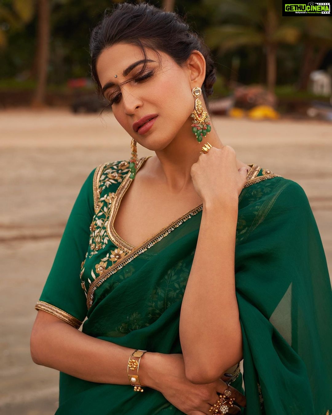 Aahana Kumra Instagram - Walking into 2023 be like 🎄💚🐍🦖🐢🪲🦚🥑 Styling : @juhi.ali Make up and hair : @shrushti_birje Managed by : @suchijaggi . . . . #indianoutfit #sareenotsorry #sareelover #indian #aahanakumra #tuesday #tuesdaymotivation Goa