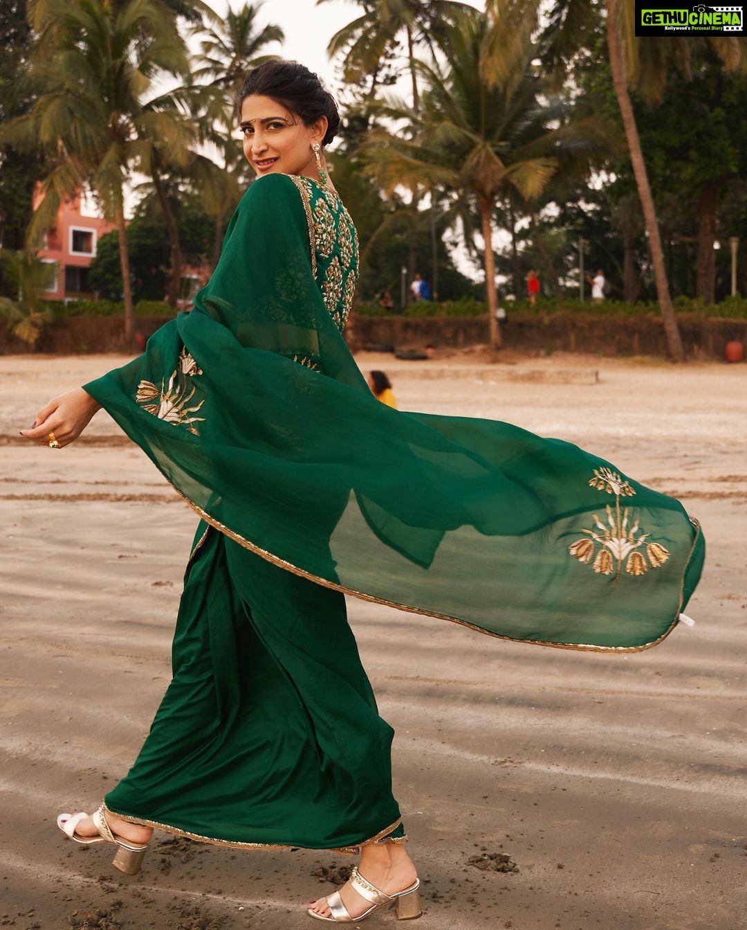 Aahana Kumra Instagram - Walking into 2023 be like 🎄💚🐍🦖🐢🪲🦚🥑 Styling : @juhi.ali Make up and hair : @shrushti_birje Managed by : @suchijaggi . . . . #indianoutfit #sareenotsorry #sareelover #indian #aahanakumra #tuesday #tuesdaymotivation Goa