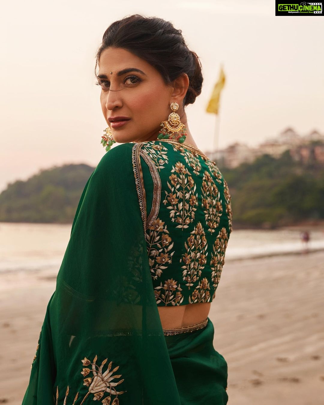Aahana Kumra Instagram - Walking into 2023 be like 🎄💚🐍🦖🐢🪲🦚🥑 Styling : @juhi.ali Make up and hair : @shrushti_birje Managed by : @suchijaggi . . . . #indianoutfit #sareenotsorry #sareelover #indian #aahanakumra #tuesday #tuesdaymotivation Goa