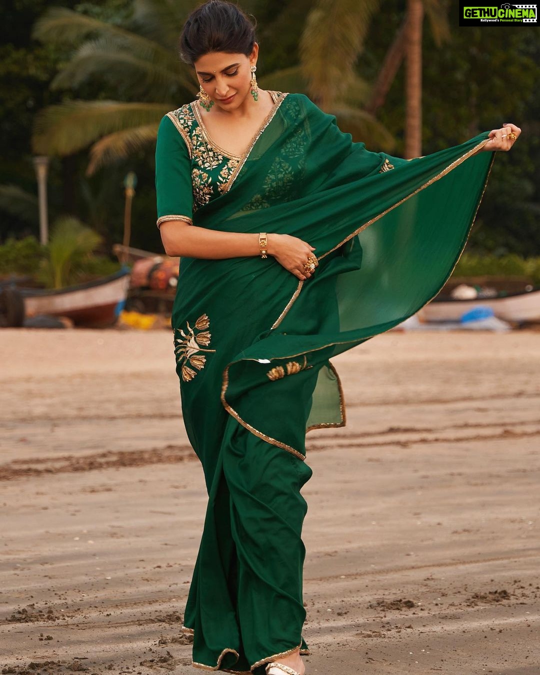 Aahana Kumra Instagram - Walking into 2023 be like 🎄💚🐍🦖🐢🪲🦚🥑 Styling : @juhi.ali Make up and hair : @shrushti_birje Managed by : @suchijaggi . . . . #indianoutfit #sareenotsorry #sareelover #indian #aahanakumra #tuesday #tuesdaymotivation Goa