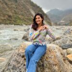 Aahana Kumra Instagram - Mountains. Mood. Music. Magic 🏞️🌸🧿🎵🎸💕🙃🫶☀️🐶🙃😘 #mountaingirlforever #happyashtami . . . . #mountains #mountainlife #wednesday #midweekmotivation #wednesdaywisdom #wednesdaymotivation #aahanakumra #songriver #riverside #love #freshair Song River