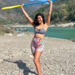 Aahana Kumra Instagram - The only Monday blues I ever want!! 🏞️ #harhargange 🏞️🌸🧿🫶🌞 #mondayblues @itsbhavyapatel_ @shrushti_birje_8 @makeupandhairby_netra @wanderinstasoul @himalayanoffroader @jitendrathakur2581 @gypsypandaadventures @rishikeshtrip . . . #monday #mondaymotivation #mondaymood #rishikesh #riverrafting #whiteriverrafting #mondate #mondaymantra #aahanakumra #adventuresports Rishikesh ऋषिकेश