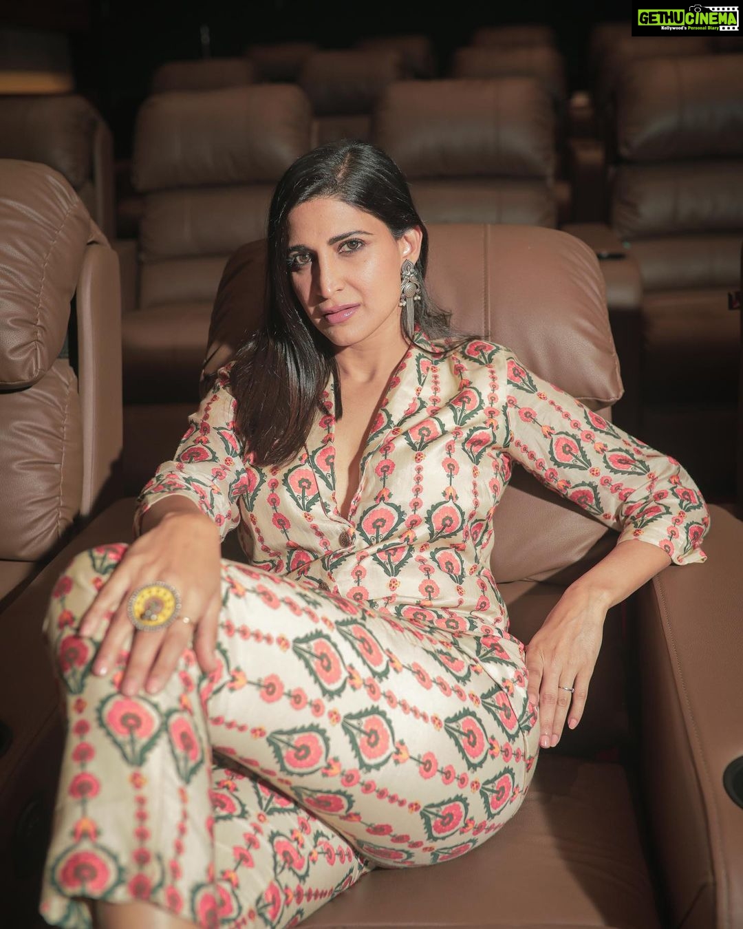 Aahana Kumra Instagram - Boss lady always đ¯đââī¸ Styling : @juhi.ali Make up and hair : @omni_thakkar Photos by : @rohitmalekar1 #thursdaythoughts . . . . #thursday #thursdayvibes #thursdaymotivation #aahanakumra #bosslady #photoshoot Mumbai - ā¤ŽāĨā¤ā¤Ŧā¤
