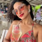 Aahana Kumra Instagram - 🦀❤️🍷❣️💃🍒🍉🦐🦞 Celebrating the Color of love ❣️ #saturdate . . . . #maldives #maldivesislands #birthday #love #red #coloroflove #birthdaygetaway #birthdaygirl #aahanakumra Finolhu Baa Atoll