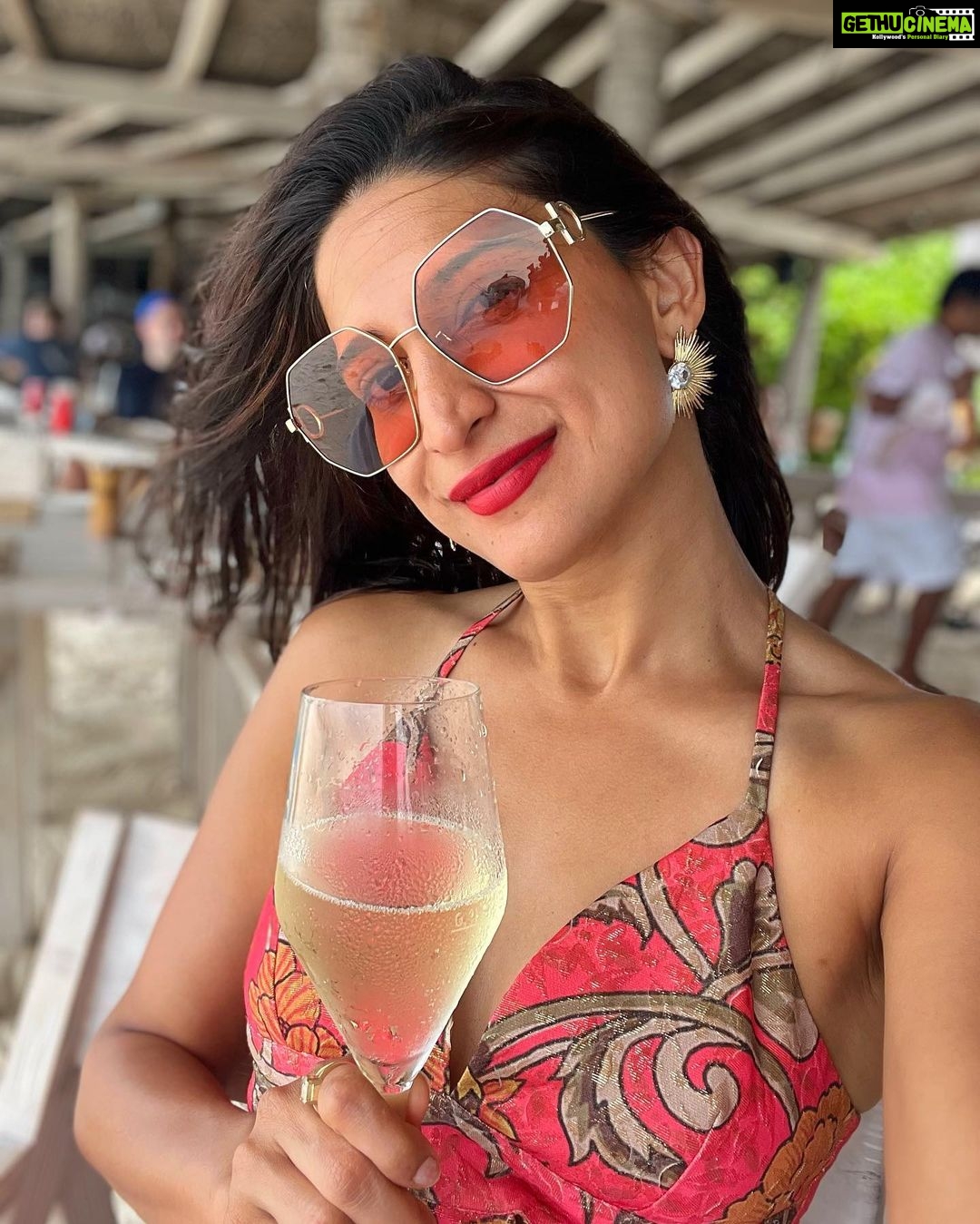 Aahana Kumra Instagram - π¦β€οΈπ·β£οΈππππ¦π¦ Celebrating the Color of love β£οΈ #saturdate . . . . #maldives #maldivesislands #birthday #love #red #coloroflove #birthdaygetaway #birthdaygirl #aahanakumra Finolhu Baa Atoll