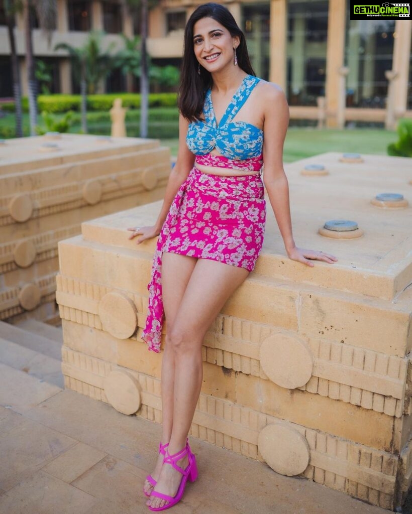 Aahana Kumra Instagram - Feeling like a pink porcupine 💕💕 #tuesdaythoughts . . . . #tuesdaymotivation #tuesdaymotivation #tuesday #aahanakumra #fashion #fashiondiaries Mumbai - मुंबई