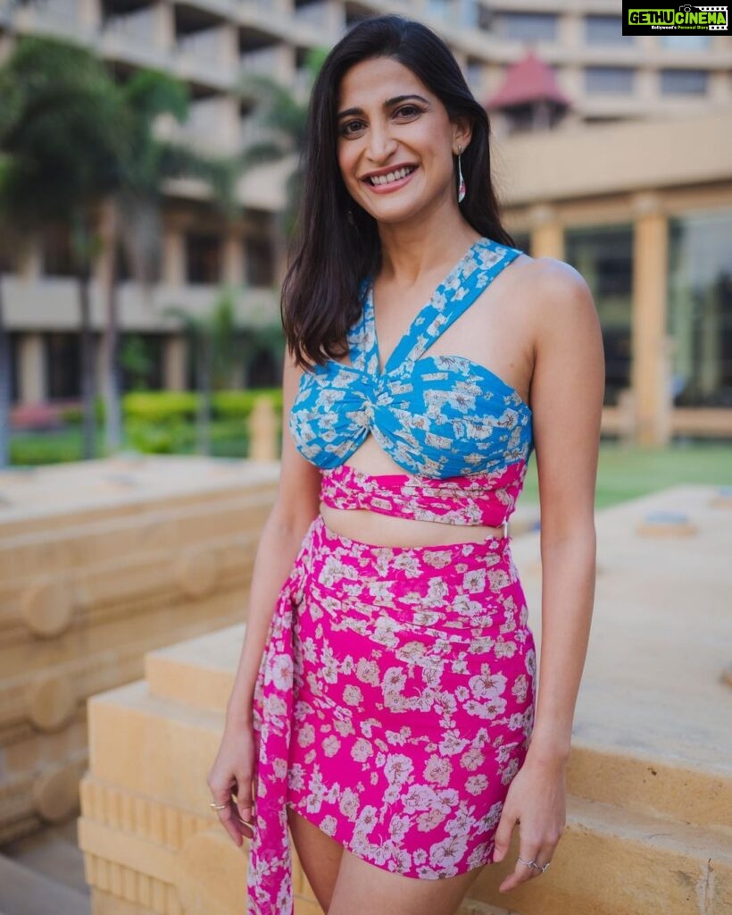 Aahana Kumra Instagram - Feeling like a pink porcupine 💕💕 #tuesdaythoughts . . . . #tuesdaymotivation #tuesdaymotivation #tuesday #aahanakumra #fashion #fashiondiaries Mumbai - मुंबई