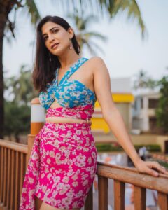 Aahana Kumra Instagram - Feeling like a pink porcupine 💕💕 #tuesdaythoughts . . . . #tuesdaymotivation #tuesdaymotivation #tuesday #aahanakumra #fashion #fashiondiaries Mumbai - मुंबई