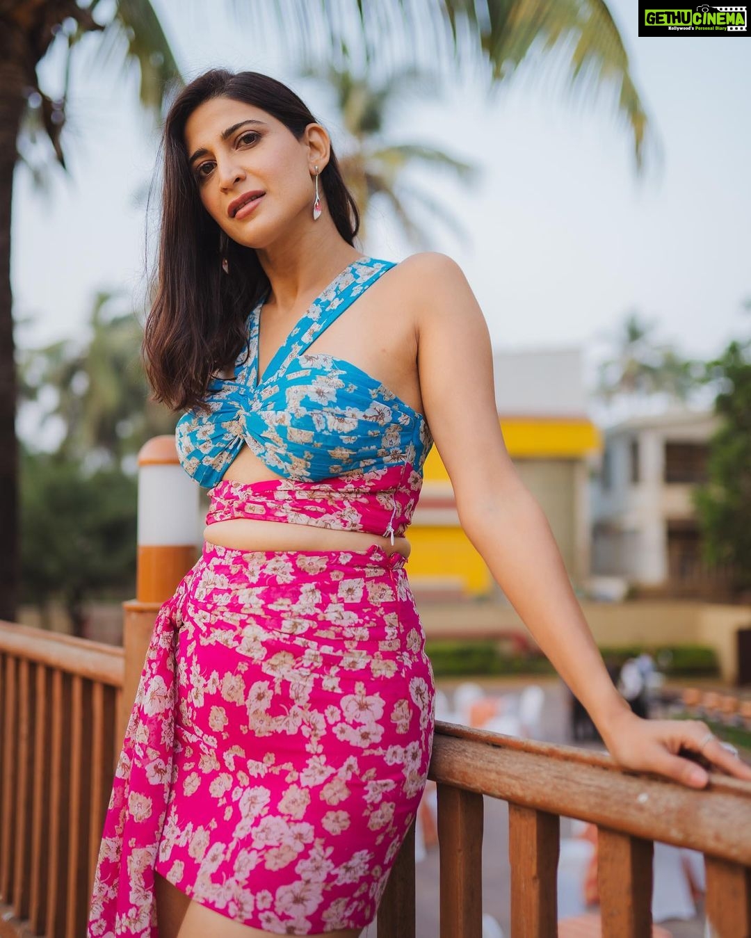 Aahana Kumra Instagram - Feeling like a pink porcupine 💕💕 #tuesdaythoughts . . . . #tuesdaymotivation #tuesdaymotivation #tuesday #aahanakumra #fashion #fashiondiaries Mumbai - मुंबई