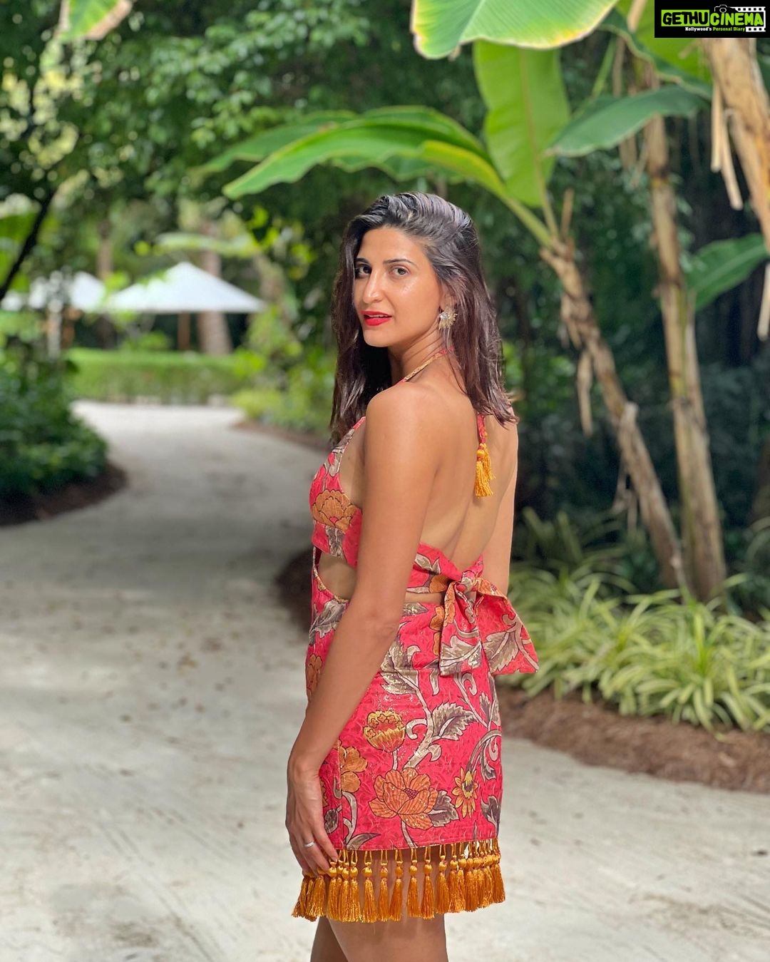 Aahana Kumra Instagram - π¦β€οΈπ·β£οΈππππ¦π¦ Celebrating the Color of love β£οΈ #saturdate . . . . #maldives #maldivesislands #birthday #love #red #coloroflove #birthdaygetaway #birthdaygirl #aahanakumra Finolhu Baa Atoll