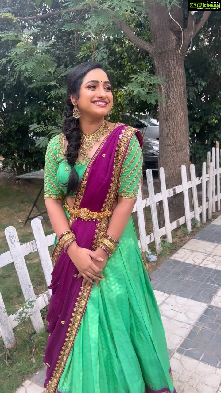 Aashika Padukone Instagram - Itโs ordinary to love the beautiful but beautiful to love the ordinary ๐ #traditional #halfsaree #festivalmode #southindianfashion Outfit: @aishwarya.madhumika_label Jewellery: @sbr_imitation_jewellery MUA&Hair: @praneetha_beautymakeover VC: @hello_mr_sanju_official