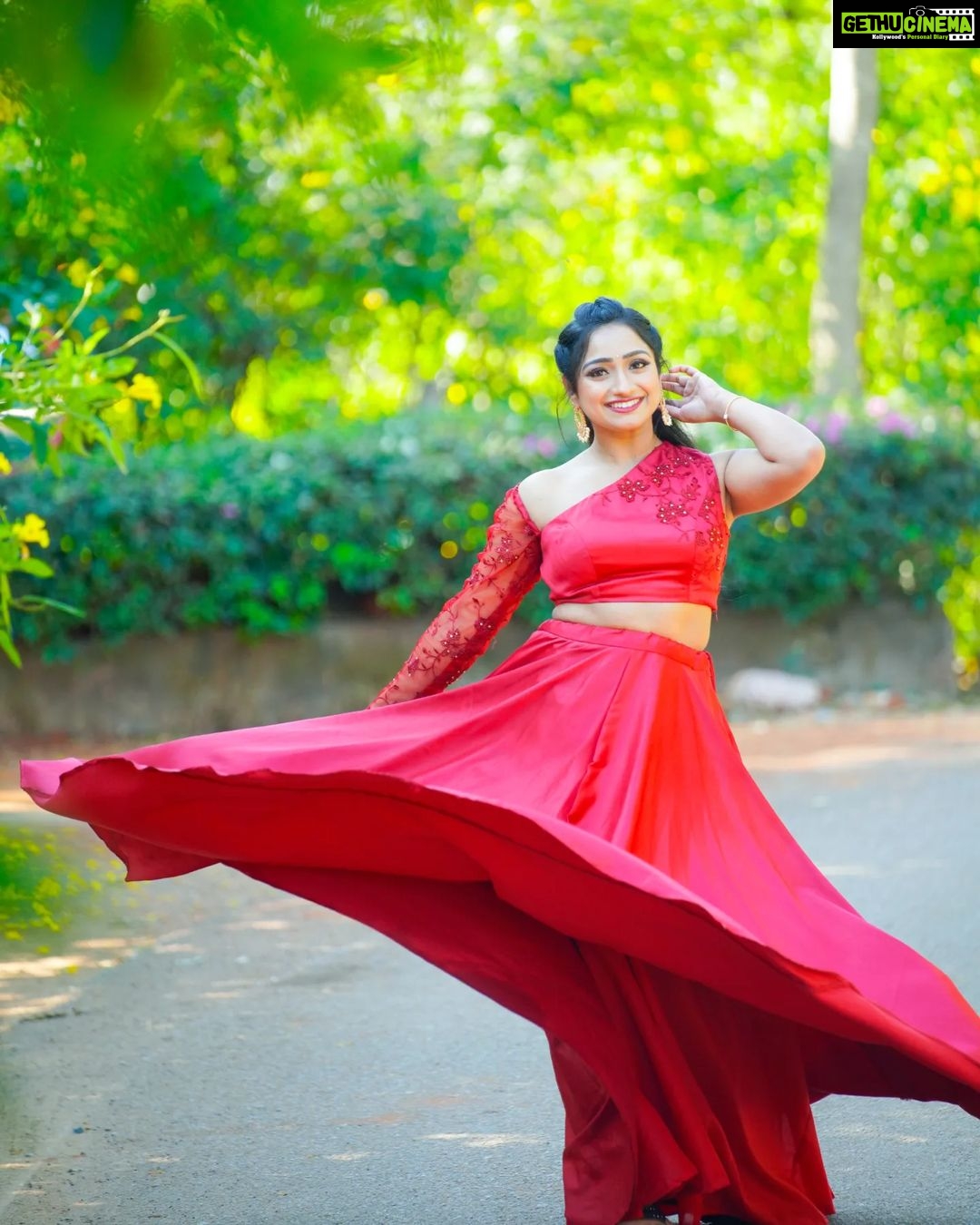 Aashika Padukone Instagram - Hey Alexa Play #Inthandham ❤️ In Frame Gorgeous @ashikapadukone_official ✨️🤩 Captured by 📸@paulino_pictures #zee5telugu #zeetelugu #ashika #ashikapadukone #trinayani #teluguserialactress #teluguserials #teluguhotactress #tollywood #telugucelebrities