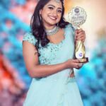 Aashika Padukone Instagram - That feeling when you’re back to where it all started. ♥️ It was an honour to be receiving Best Actress for dubbing serial Trinayani at Zee Kannada Kutumba Awards 2022. Dedicating this one to all my Kannada fans who have been a great support for this success 🧡