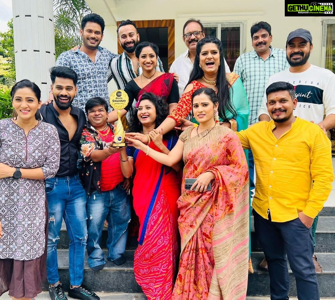 Aashika Padukone Instagram - Extremely honoured to receive Uttama Kathanayaki BEST ACTRESS @zeetelugu Kutumbam Awards 2022. Special Thanks to my Trinayani team for always being my roots and my wings and all my wonderful fans who have helped me get here 🫶🏻 #zeetelugu #zeetelugukutumbamawards2022 #trinayani #zee #zee5telugu