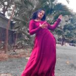 Aashika Padukone Instagram - Random dancing between press meet 💃🏻 Designer: @soul__spectrum #rararakkamma #ekkasakka #kannadasong #vikrantrona #kicchasudeep #hookstep #trendingreels #instareels #trend #kannada @vikrantrona @kichchasudeepa