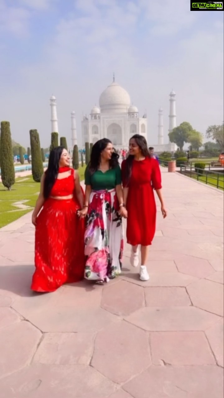 Aashika Padukone Instagram - Memu chala manchi Vallam andi 🥰❤️🫣 @ashikapadukone_official @sree_priya126