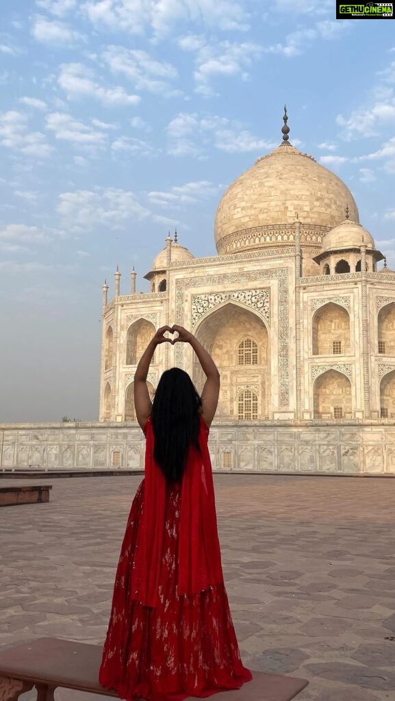 Aashika Padukone Instagram - Endlessly in love♥️ #taj #tajmahal #india #agra #symboloflove OOTD: @swethus__designers Taj Mahal - Symbol of love