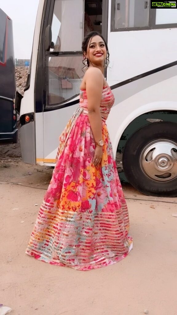Aashika Padukone Instagram - Dil khile💗🌸 Outfit: @kalpana_vogeti