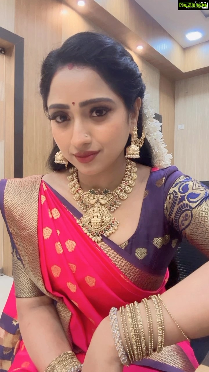 Aashika Padukone Instagram - I wonder how people manage to catch up on all the trends. I just tried this one 🤪 #flippergirl #trend #nevertoolate