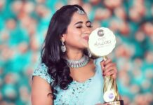 Aashika Padukone Instagram - That feeling when you’re back to where it all started. ♥️ It was an honour to be receiving Best Actress for dubbing serial Trinayani at Zee Kannada Kutumba Awards 2022. Dedicating this one to all my Kannada fans who have been a great support for this success 🧡