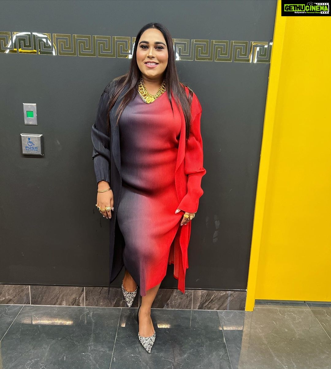 Afsana Khan Instagram - ਜਿੰਦਗੀ ਹੁੰਦੀ ਸਾਹਾ ਦੇ ਨਾਲ ਮੰਜਿਲ ਮਿਲੇ ਰਾਹਾ ਦੇ ਨਾਲ... ਇਜ਼ਤ ਮਿਲਦੀ ਜ਼ਮੀਰ ਨਾਲ,ਪਿਆਰ ਮਿਲੇ ਤਕਦੀਰ ਨਾਲ.. makeup @stylehubsalonspa #justiceforsidhumoosewala @parvasimedia @vrindsharma #afsaajz #afsaajzforever #brampton #canada #canada🇨🇦 #india Toronto, Ontario
