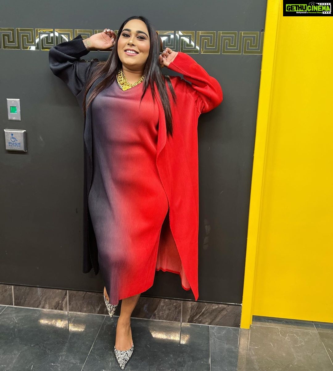 Afsana Khan Instagram - ਜਿੰਦਗੀ ਹੁੰਦੀ ਸਾਹਾ ਦੇ ਨਾਲ ਮੰਜਿਲ ਮਿਲੇ ਰਾਹਾ ਦੇ ਨਾਲ... ਇਜ਼ਤ ਮਿਲਦੀ ਜ਼ਮੀਰ ਨਾਲ,ਪਿਆਰ ਮਿਲੇ ਤਕਦੀਰ ਨਾਲ.. makeup @stylehubsalonspa #justiceforsidhumoosewala @parvasimedia @vrindsharma #afsaajz #afsaajzforever #brampton #canada #canada🇨🇦 #india Toronto, Ontario