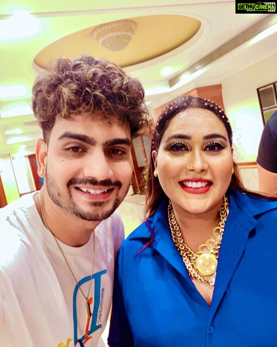 Afsana Khan Instagram - Congratulations Bruh, Finally you’re my official Manager 😎 @jashanofficial91 👍🤝 #bookingopenworldwide 🎤 7889134818 #afsaajz❤️ #afsaajzforever #blessed #saisurindershahji 🙌 #justiceforsidhumoosewala Chandigarh, India