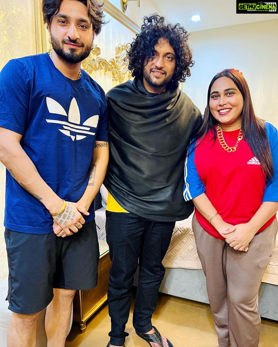 Afsana Khan Instagram - जिस तरह चाहे नचा ले तू इशारे पे मुझे ऐ मालिक तेरे ही लिखे हुए अफ़साने का किरदार हूँ मैं 🙏🙌 Mera Murshad Sai Surinder shah ji ❤️🙏🙌 @dargah_sharif_bakarpur 🙌 Blessed #afsaajz #afsaajzforever #saisurindershahji♥️ #justiceforsidhumoosewala #jaisai Chandigarh, India