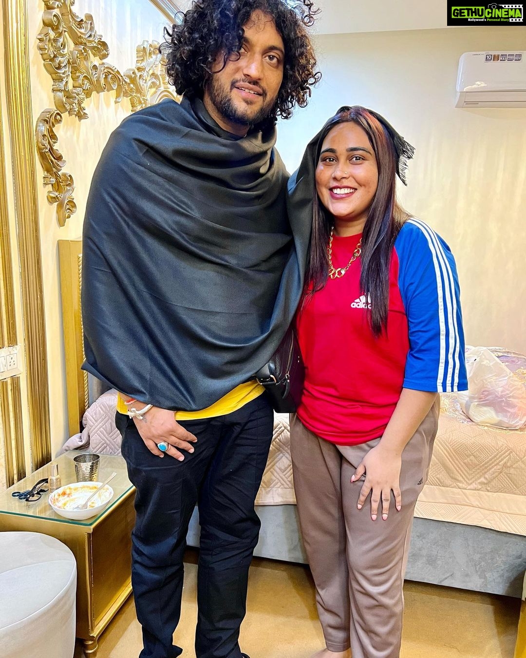 Afsana Khan Instagram - जिस तरह चाहे नचा ले तू इशारे पे मुझे ऐ मालिक तेरे ही लिखे हुए अफ़साने का किरदार हूँ मैं 🙏🙌 Mera Murshad Sai Surinder shah ji ❤️🙏🙌 @dargah_sharif_bakarpur 🙌 Blessed #afsaajz #afsaajzforever #saisurindershahji♥️ #justiceforsidhumoosewala #jaisai Chandigarh, India