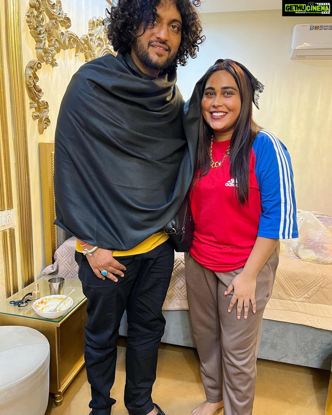 Afsana Khan Instagram - जिस तरह चाहे नचा ले तू इशारे पे मुझे ऐ मालिक तेरे ही लिखे हुए अफ़साने का किरदार हूँ मैं 🙏🙌 Mera Murshad Sai Surinder shah ji ❤️🙏🙌 @dargah_sharif_bakarpur 🙌 Blessed #afsaajz #afsaajzforever #saisurindershahji♥️ #justiceforsidhumoosewala #jaisai Chandigarh, India