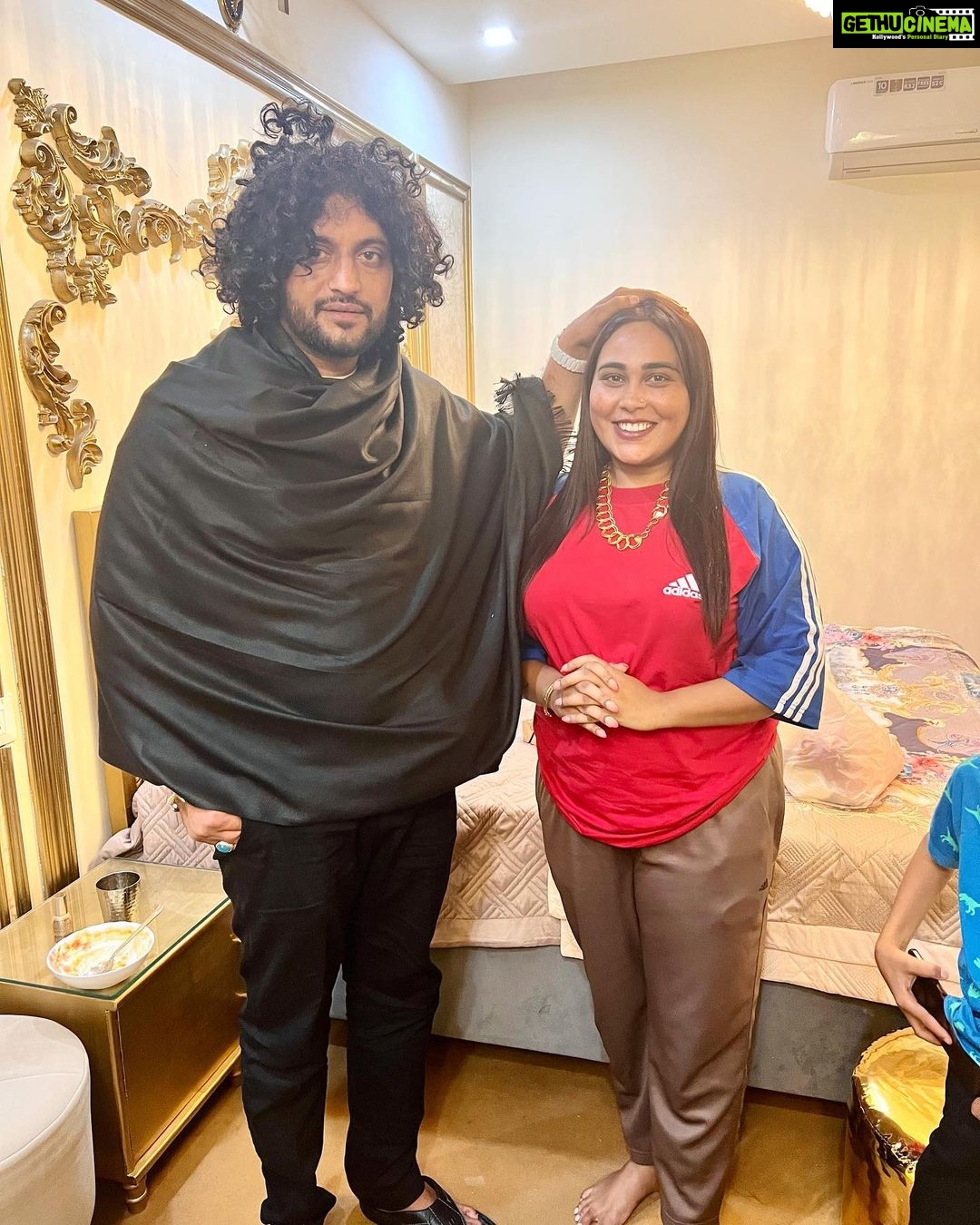 Afsana Khan Instagram - जिस तरह चाहे नचा ले तू इशारे पे मुझे ऐ मालिक तेरे ही लिखे हुए अफ़साने का किरदार हूँ मैं 🙏🙌 Mera Murshad Sai Surinder shah ji ❤️🙏🙌 @dargah_sharif_bakarpur 🙌 Blessed #afsaajz #afsaajzforever #saisurindershahji♥️ #justiceforsidhumoosewala #jaisai Chandigarh, India