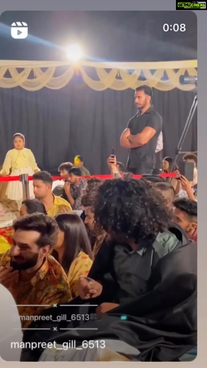 Afsana Khan Instagram - Mera Murshad 🙌 SAI SURINDER SHAH JI🙌 ❤️ @dargah_sharif_bakarpur 🙏 Sai g de bacche @itsafsanakhan @saajzofficial #afsaajz #afsaajzforever #bleesed #jaisaiji #peer #murshad #bakarpur_baba_surinder_sai_ji❤️ #justiceforsidhumoosewala 🙏