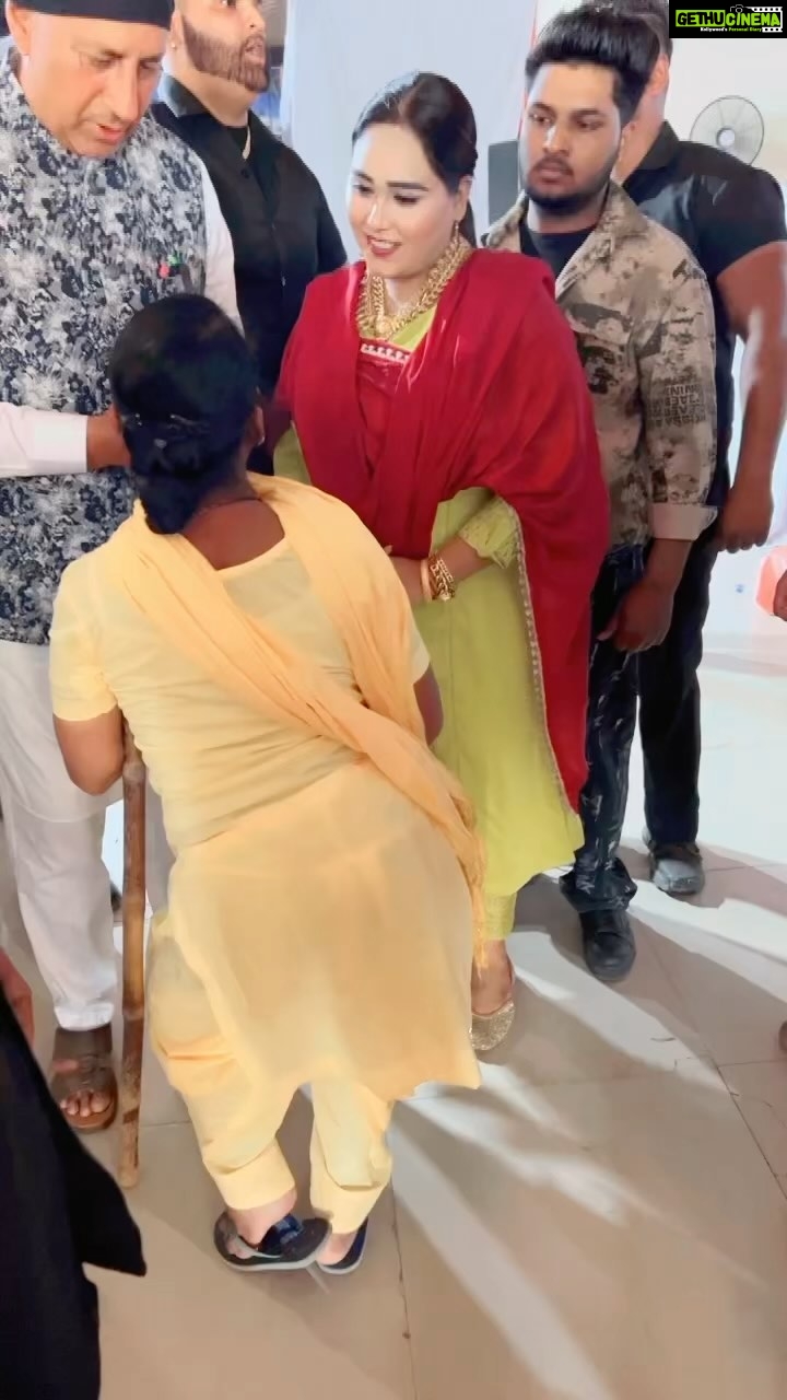Afsana Khan Instagram - ਫਰੀ ਅੱਖਾਂ ਦਾ ਕੈਂਪ ਪਿੰਡ ਗਨੌਰ 🙏 ‘ਸੇਵਾ’ ਦਾ ਮੌਕਾ ਦੇ ਕੇ ਵੱਡਾ ਮਾਣ ਬਖਸ਼ਿਆ: 🙏
