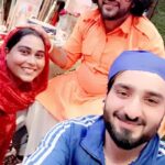 Afsana Khan Instagram - देखूं ख़ुदा के नूर को मुर्शिद की जबीं पर चमका दिया है पीर ने तो मेरा मुक़द्दर मुर्शिद के दर की मुझको मिली जब से ग़ुलामी मुझको बनाया पीर ने क़िस्मत का सिकंदर मेरा पीर बादशह है मेरा पीर शहंशाह है .. पहुंचाया मेरे पीर ने मंजिल पे हमेशा करता हूं नाज़ मुर्शिद ए कामिल पे हमेशा मेरा पीर बादशाह है मेरा पीर शहंशाह है . @dargah_sharif_bakarpur Sai Surinder shah ji 🙌🙏❤️