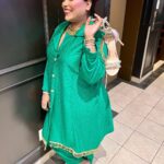 Afsana Khan Instagram - 💚🍀 Thx Surrey bhut ghaint reha show 🙏🇨🇦 💫👑 Makeup @pink.touch.studio Preet ❤️ Surrey, British Columbia